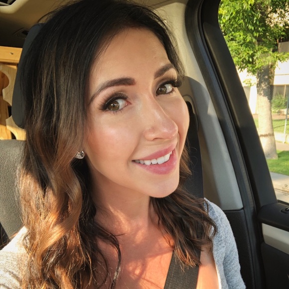 Meet your Posher, Lisa - Picture 1 of 1